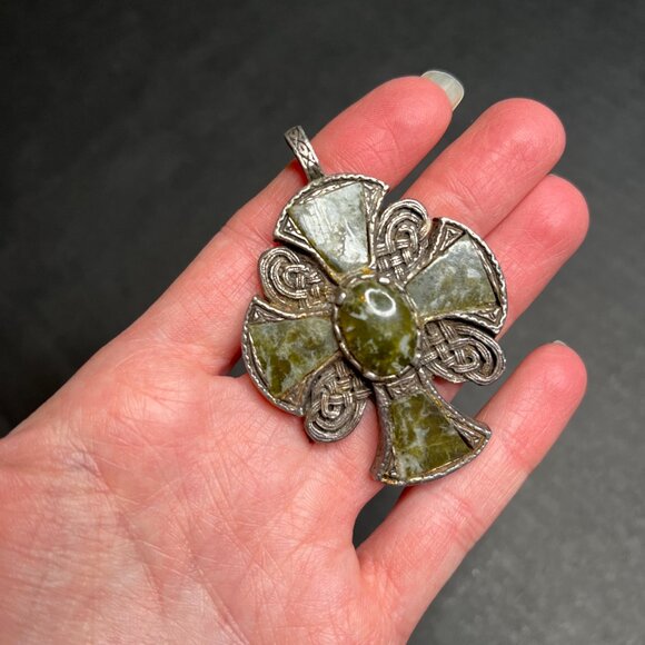 Vintage Celtic Scottish Cross Necklace Pendant Green Silver Tone Large BRITAIN - Picture 7 of 8